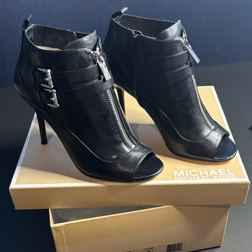 Michael Kors Black Zippered Heeled Boots - Picture 1 of 1